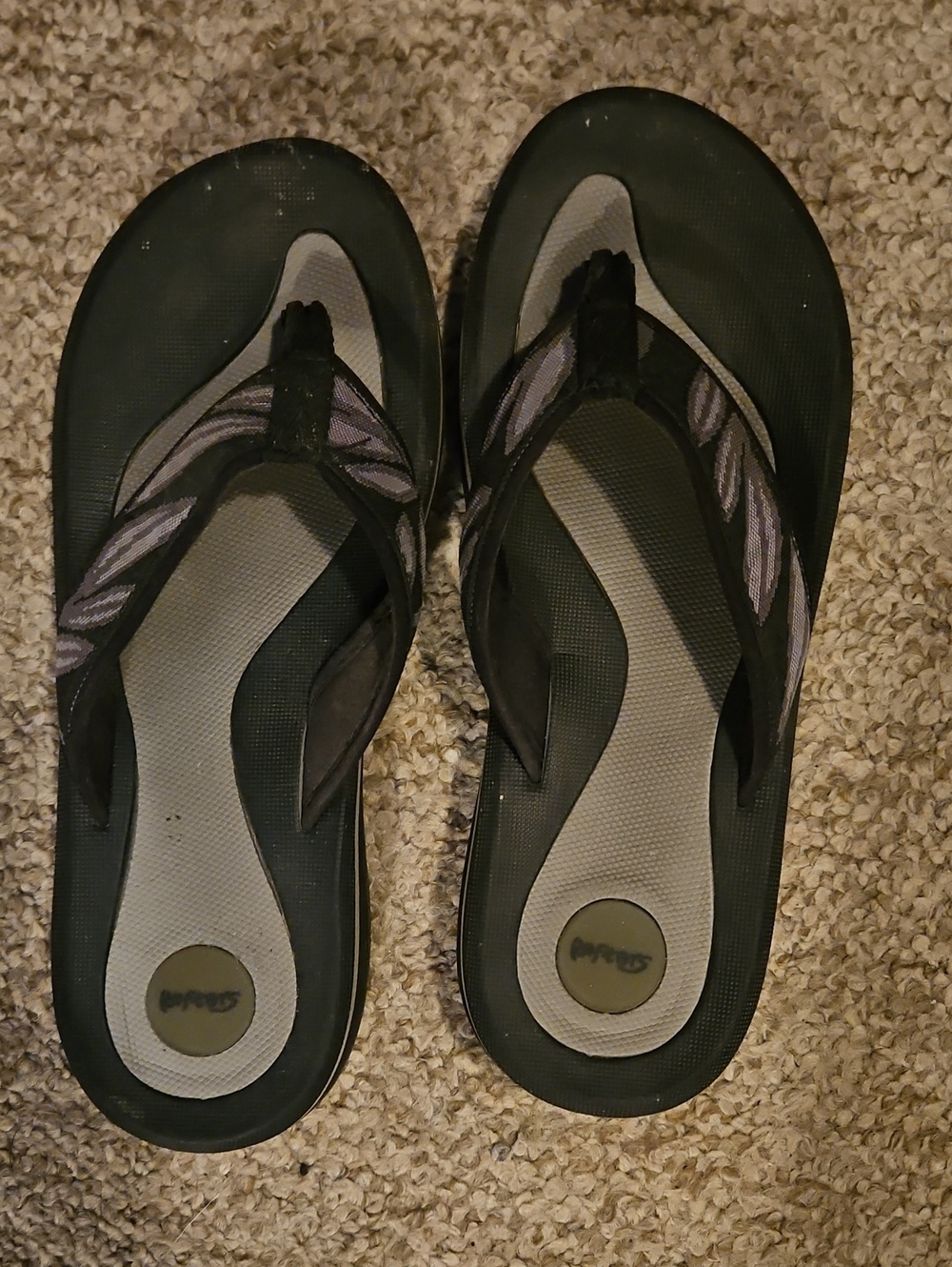 Women's Black and Gray Wave-Pattern Flip Flops